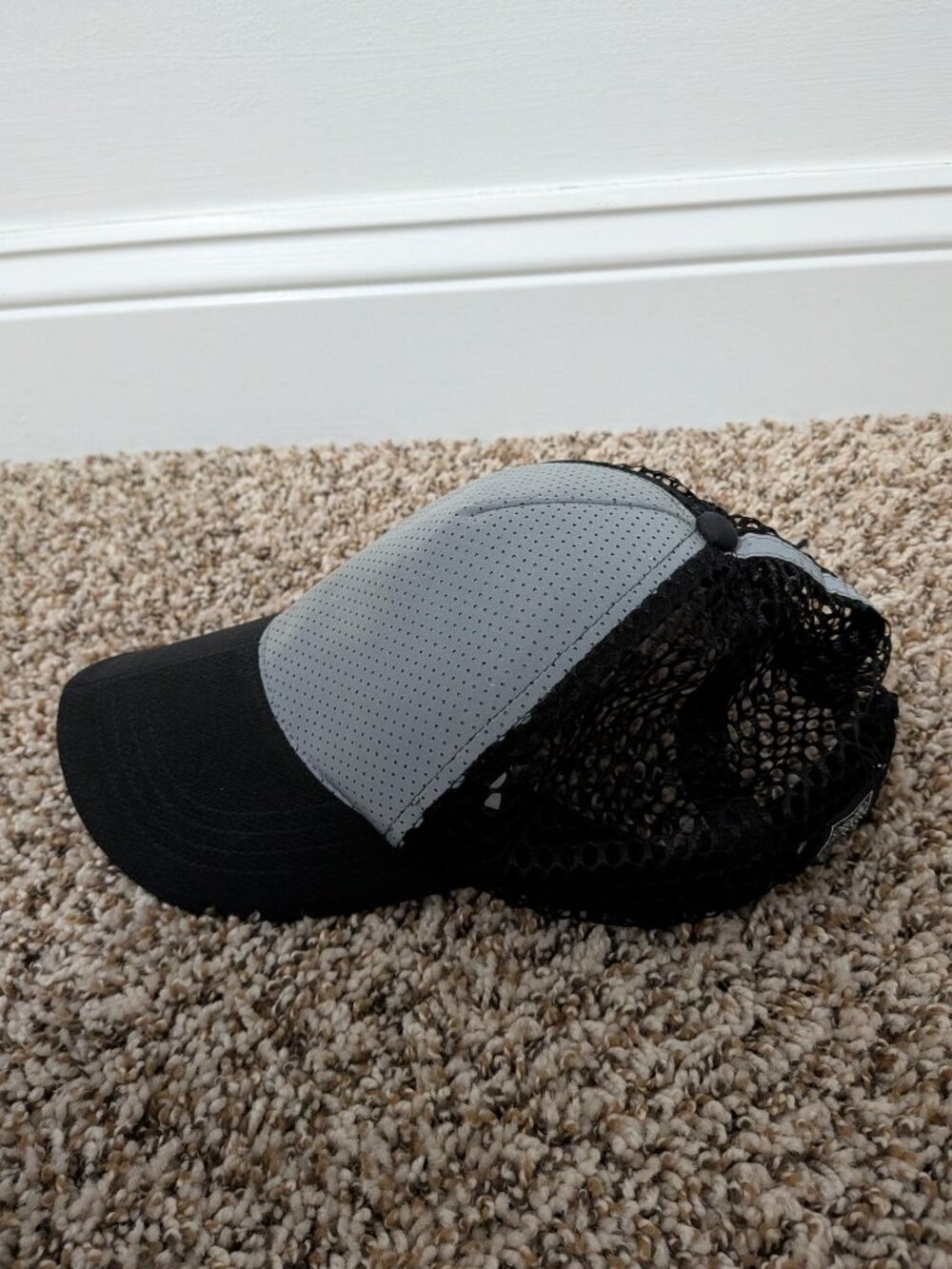 Oiselle Reflective Runner Trucker Hat - Picture 5 of 5